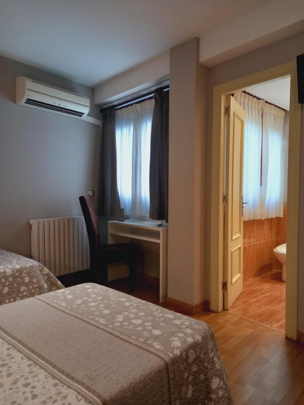 Hotel El Acebo Jaca Buitenkant foto